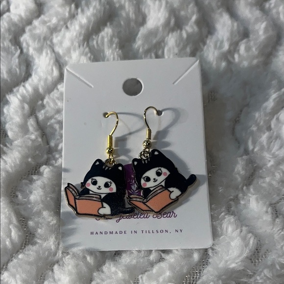 Cute Kawaii Cat Dangle Earrings with Books - Picture 1 of 4